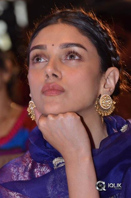 Aditi-Rao-At-Cheliyaa-Movie-Audio-Launch